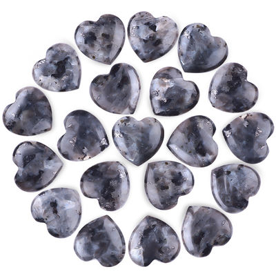 0.8 inch zwarte Labradorite hartvormige genezende stenen voor juwelen maken