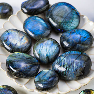 Natuurlijke Labradorite Palmsteen Genezend Gepolijst Pocket Labradorite Rotsstenen Onregelmatige Zorgsteen Angstverlichtend