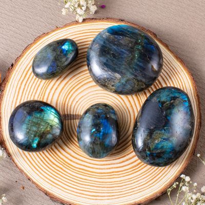Natuurlijke Labradorite Palmsteen Genezend Gepolijst Pocket Labradorite Rotsstenen Onregelmatige Zorgsteen Angstverlichtend