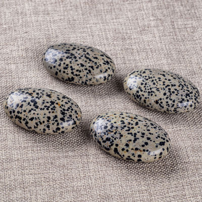 Natuurlijke gepolijste Dalmatische Jaspis Palmsteen Ovalvormige Dalmatische Kristallen Energie Steen voor Gebouw Decoratie