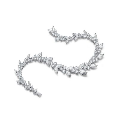 18K goud, tarwe-oor, moissanite tennis armband voor de verloving.