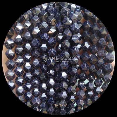 Kleurrijke diamanten facetten en blauwe zandsteenstrengen voor het maken van juwelen